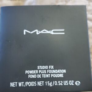 MAC Studio Fix Powder Plus Foundation